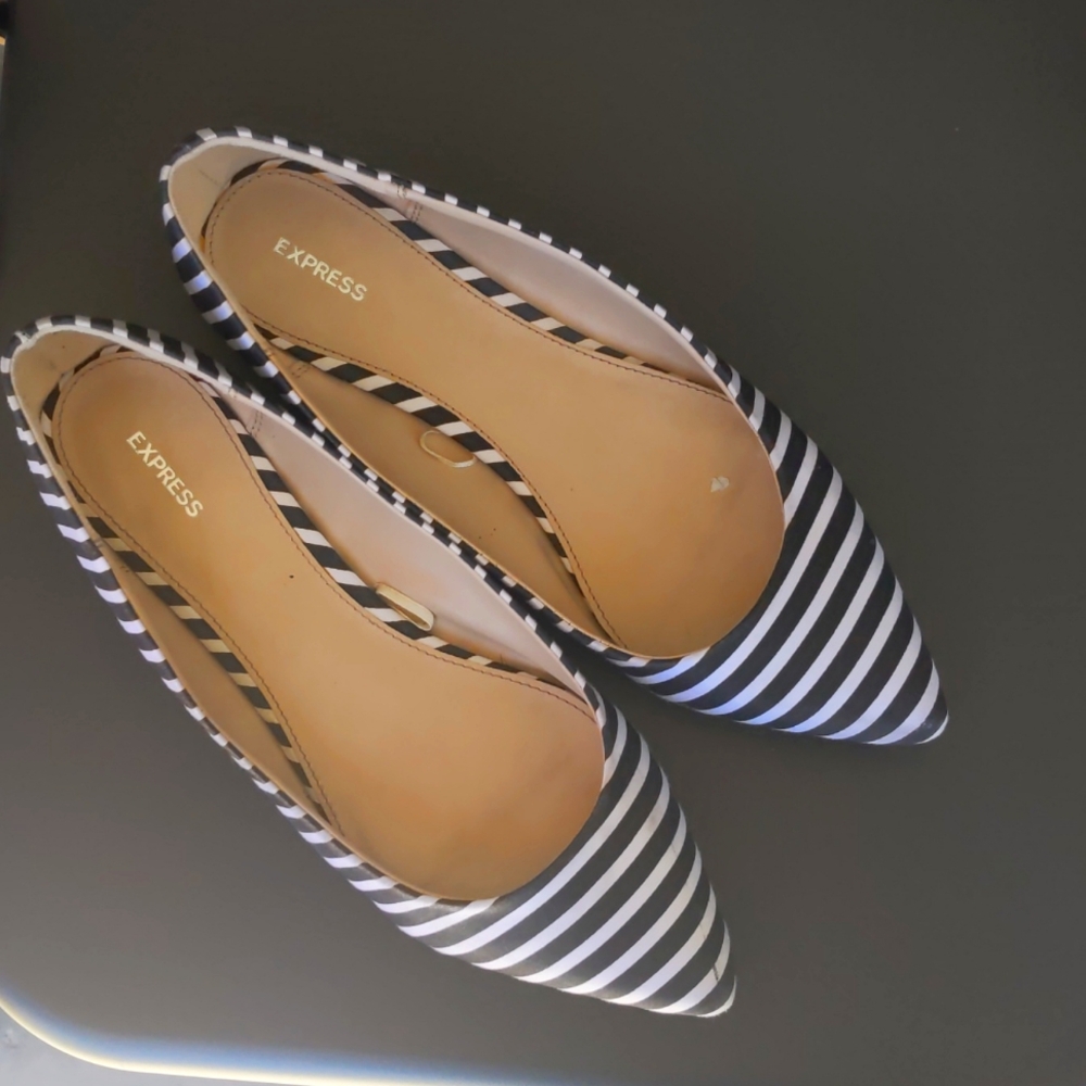 Black and White flats